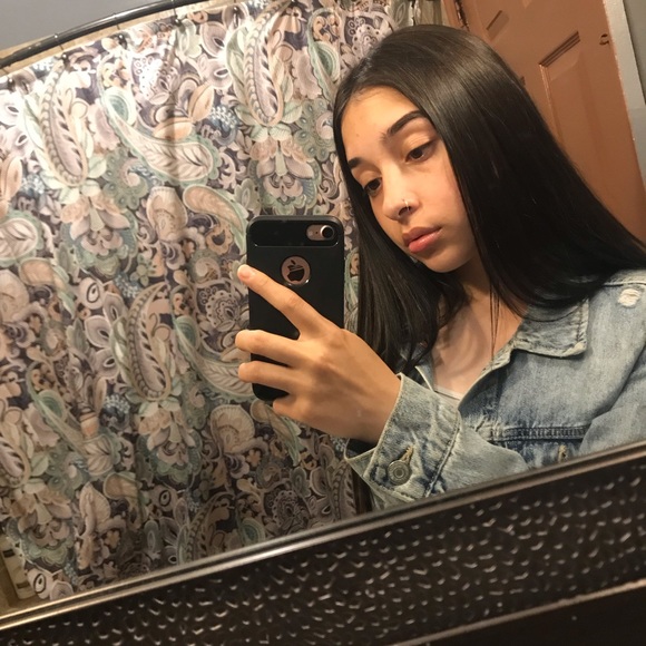 Meet your Posher, Nicole - Picture 1 of 1